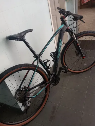  Vende se bicicleta oggi7.2,  fechado no grupo alívio 2x9.