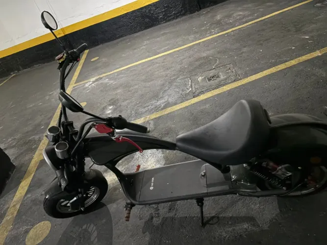Scooter elétrica estilo Harley