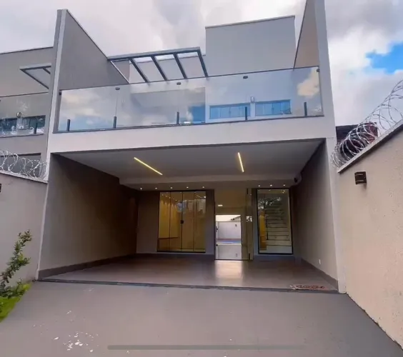 Casa 170m² no Goiânia 2 3 Quartos, 1 Suíte, Piscina