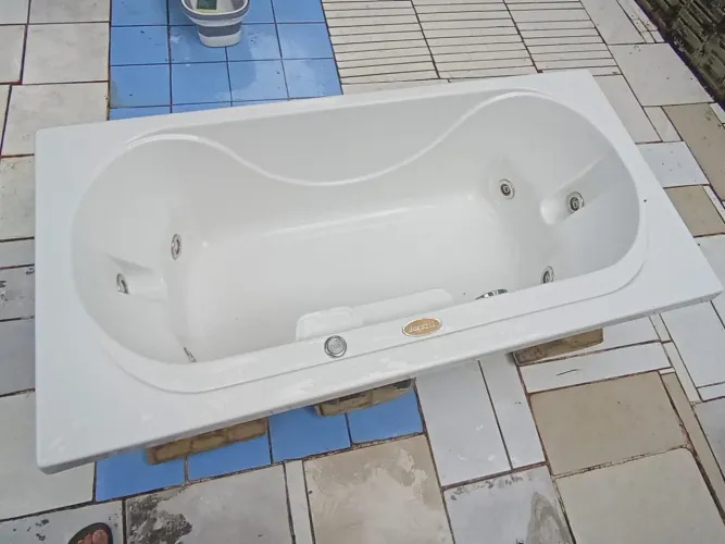 Banheira de Hidromassagem Jacuzzi Completa Funcionando c/ Motor e Aquecedor