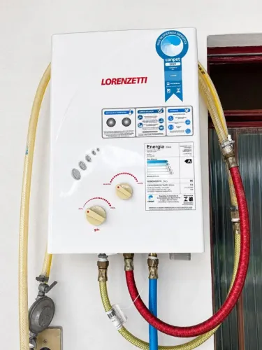 AQUECEDO a gás , estado de novo , economia na conta de luz , pode tomar banho avontade.