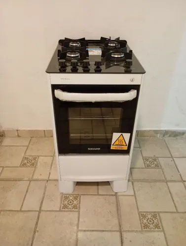 Vende se geladeira e fogão, ou a parte