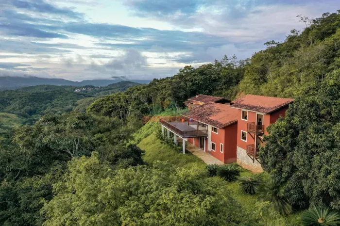 Casa principal de 206,5m² de área construída em uma área 5.000m² de área de terr