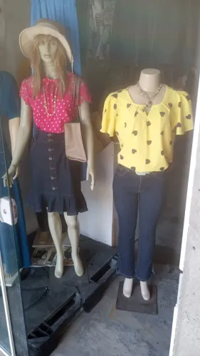 Vendo ou troco Brechó completo de Roupas Novas e Seminovas