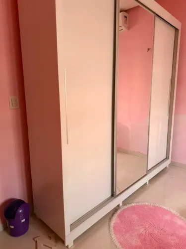 Guarda roupa branco 3 divisórias 