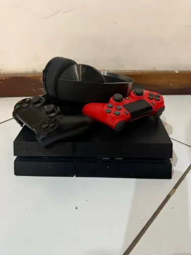 PS4 + 2 controles originais + Headset Sony original
