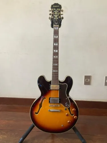 Guitarra Epiphone Sheraton II captadores Gibson Classic 57 com case Gator