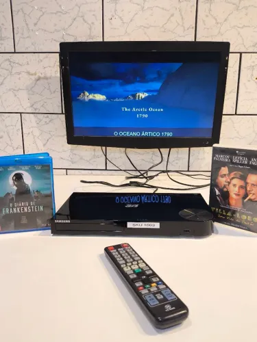 Aparelho de blu-ray da Samsung BD- f5500  + controle + filmes de brinde 