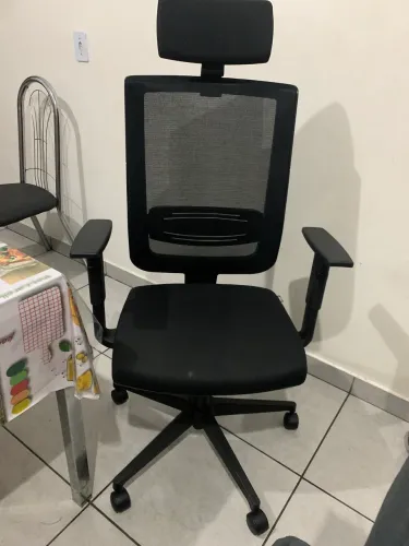 Cadeira de Escritório Ergonômica com Apoio de Cabeça - Excelente Estado