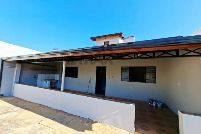 Terreno com casa pequena para locação em Cosmópolis-SP