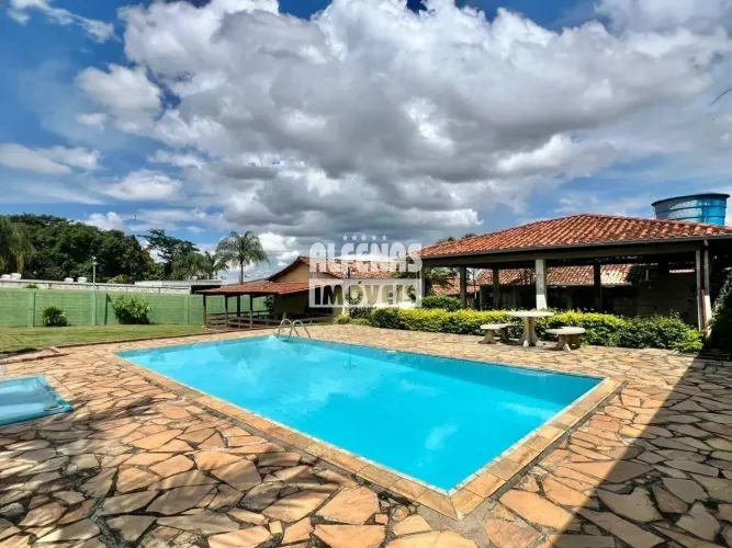 SÍTIO Á VENDA, 2.400M², 03 QUARTOS, PISCINA, CHÁCARA NOVO HORIZONTE - CONTAEGM/MG