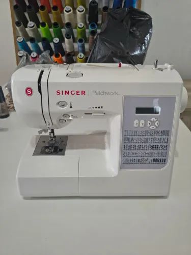 Máquina de Costura Singer 7285 Patchwork Semi-nova