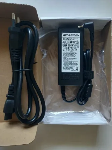Fonte Carregador Samsung 19V 3.16A 60W - Pino Fino 3.0 x 1.0mm (Modelo AD-6019)