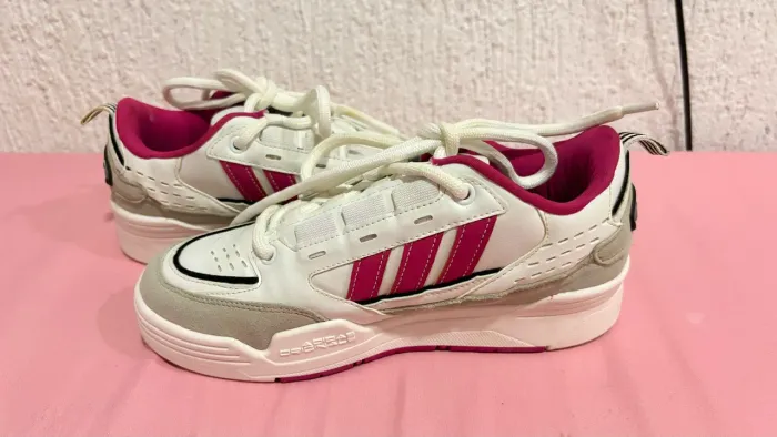 Tênis adidas