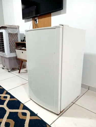 Frigobar branco, em ótimo estado