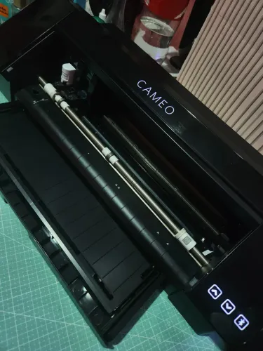 Silhouette cameo 4