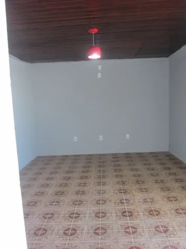 Alugo Casa QNN 20 Guariroba - Ceilândia Sul, 02 quartos com Barraco de fundos 01 quarto