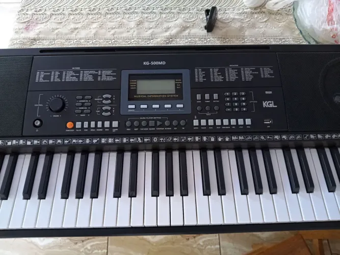 Vendo este teclado novo na caixa