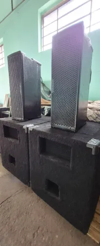 Som profissional Line Arrays ATTACK VERSA 206A ( 350 Watts cada ) e sub grave de 15 