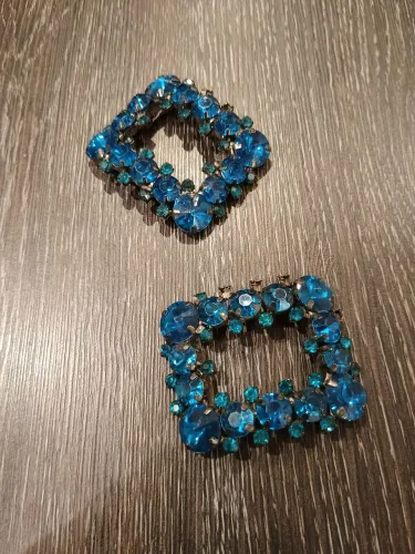 par de fivelas decorativas azul