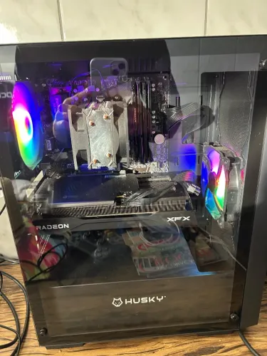 PC Gamer ryzen 7 5700x rx 9060xt 16gb