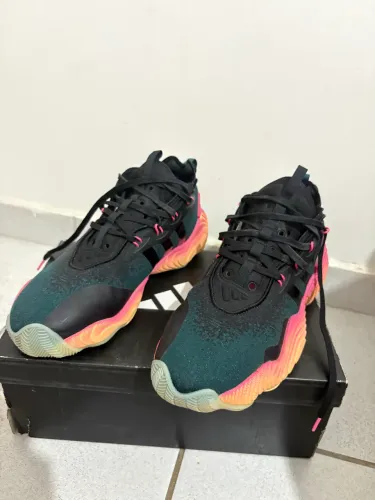 Tênis Adidas trae young 3