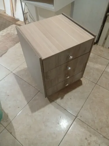 Vende-se gaveteiro com 4 gavetas 