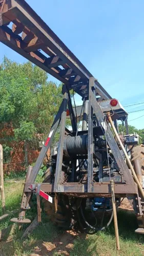 Trator perfuratriz 