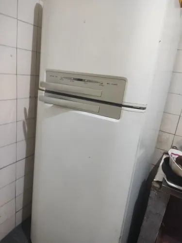Geladeira com defeito 