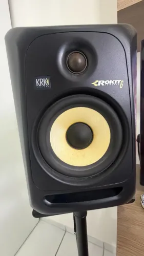 Monitores de Referência KRK Rokit 6 com Pedestais