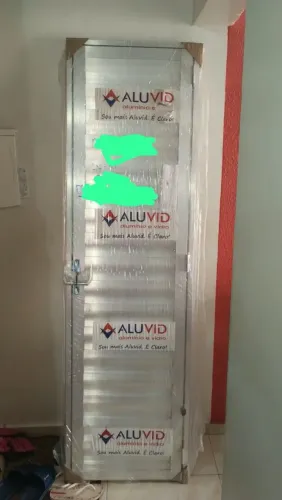 Vendo porta de alumínio