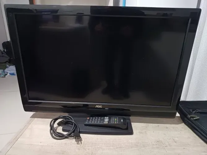 TV AOC 32 polegadas com controle