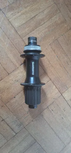 Cubo traseiro Shimano MT400 12x148 32f boost