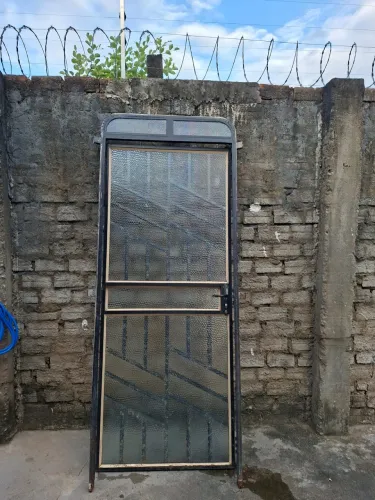 Porta de ferro