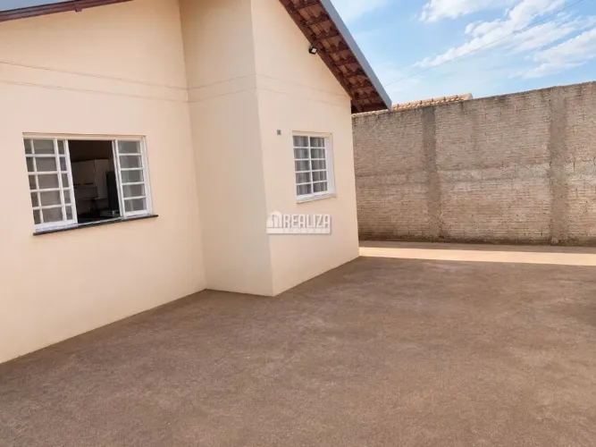 Casa com 2 Quarto(s) e 1 banheiro(s) para Alugar, 10 m² por R$ 900 / Mês