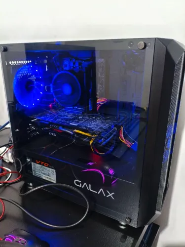 Computador gamer com monitor