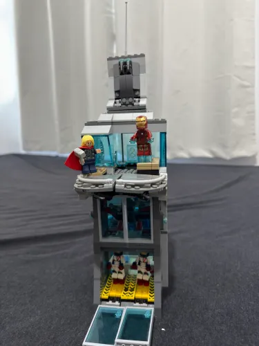Lego Vingadores Ultron - Ataque a torre