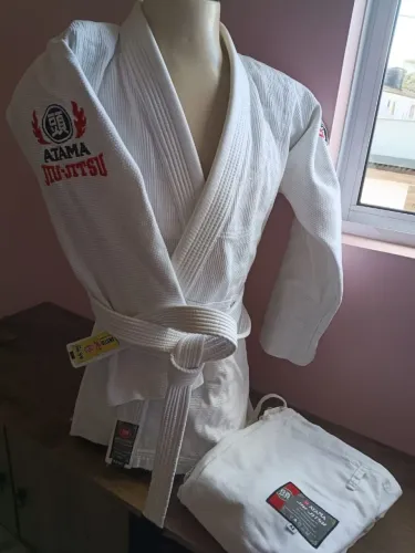 Vende se 2 kimonos Atama completos