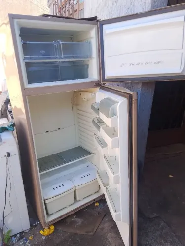 Vendo geladeira Brastemp Frost Free 390 litros,não está gelando R$120