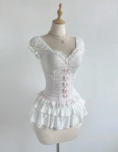 Blusa coquete branca e rosa