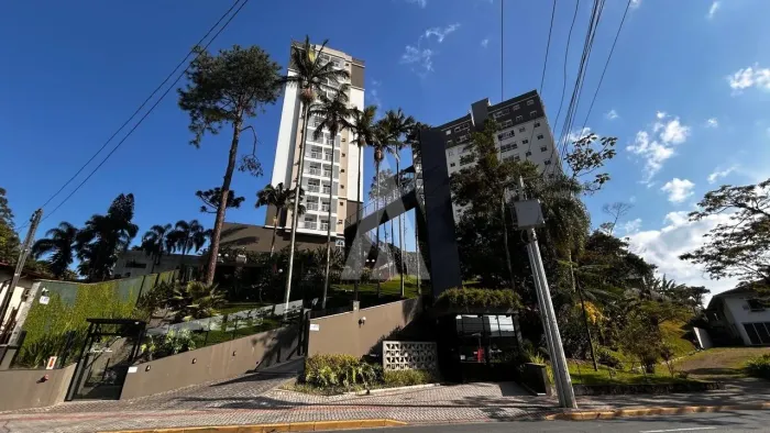 Apartamento com 02 quartos, sendo 01 suíte no bairro no Glória.