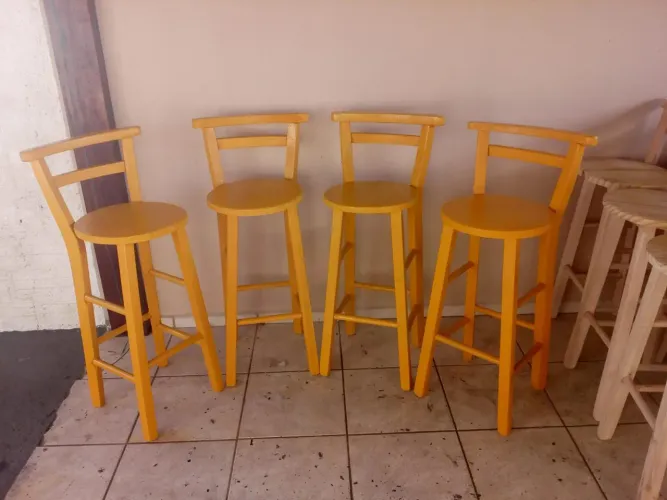 4 banquetas amarela novas