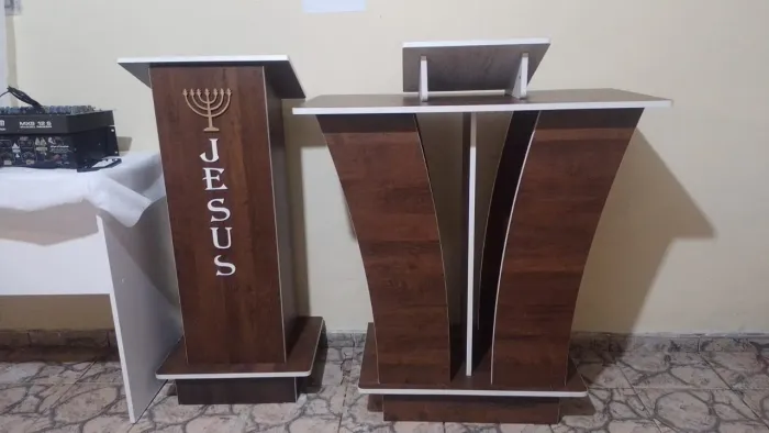 Púlpito para igrejas com tribuna