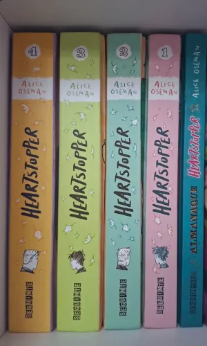 Coleção Heartstopper volume 1 ao 4 + almanaque