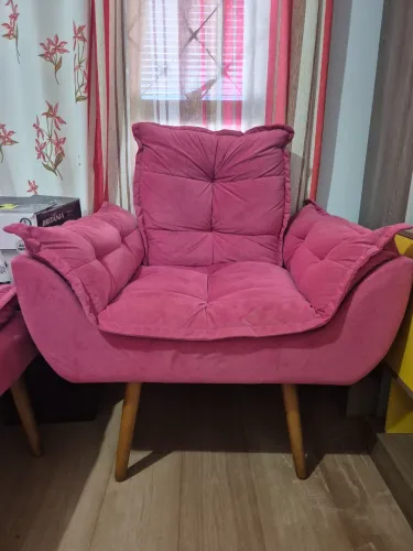 Kit Poltrona Glamour Opala Rosa com banqueta puff