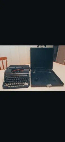 Máquina de escrever antiga