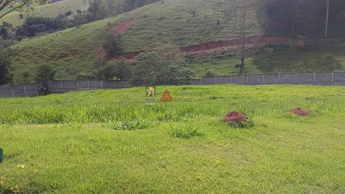 Terreno Padrão em Condomínio em Jambeiro