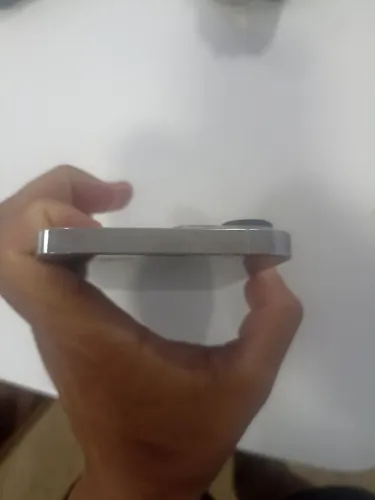 Celular em perfeito estado de conservação,atela entrou água .