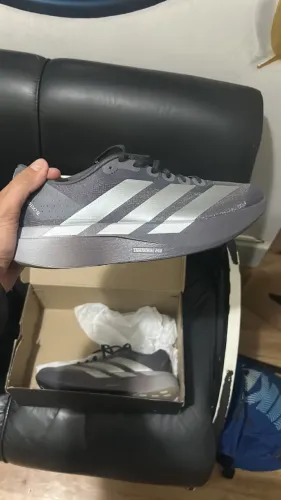Tenis Adizero cinza