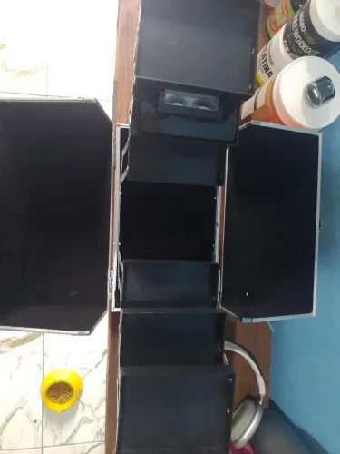 Vende-se maleta de maquiagem profissional nova.